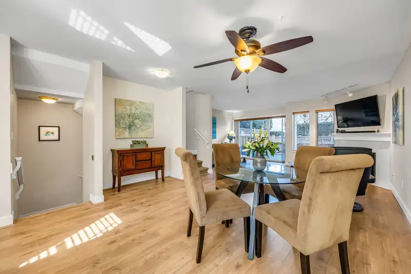 103 245 W 15TH STREET - photo 3 of 31