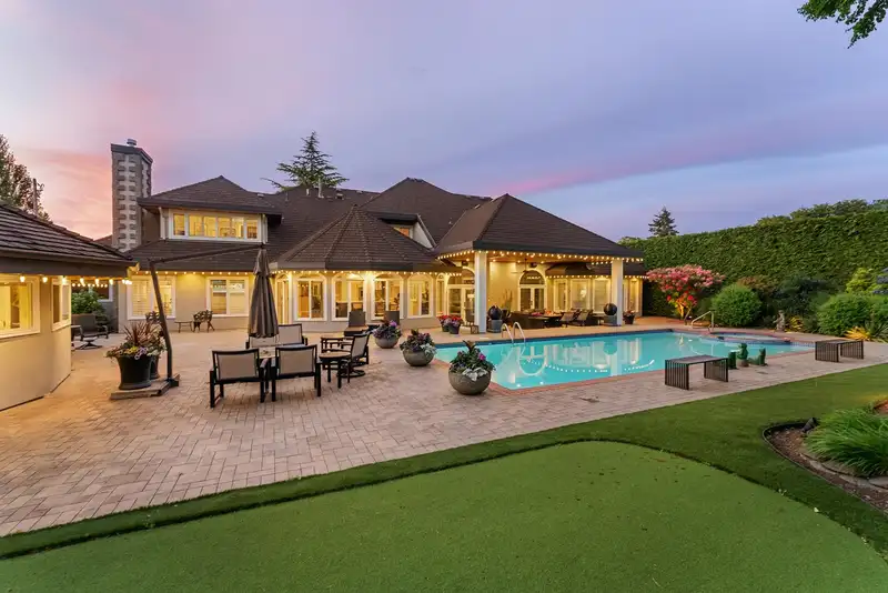 8440 STEVESTON HIGHWAY - photo 1 of 40