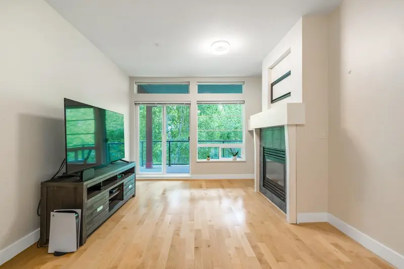 312 6328 LARKIN DRIVE - photo 4 of 23