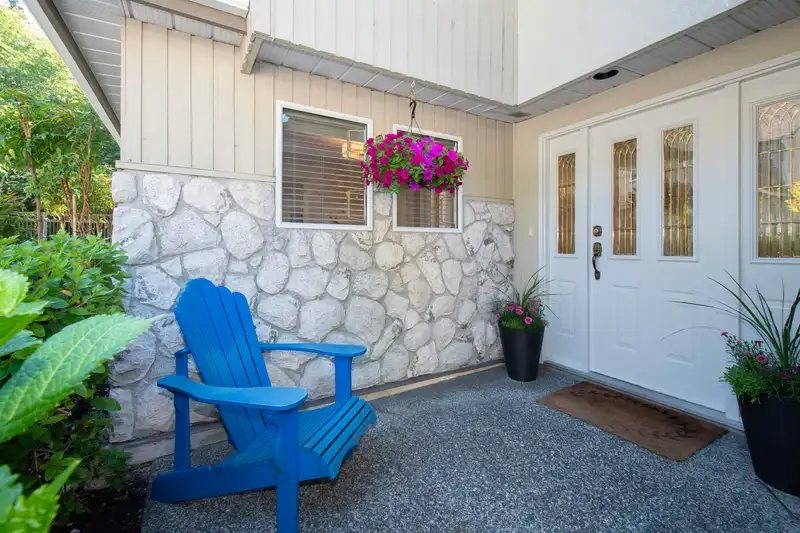 37 1001 NORTHLANDS DRIVE - photo 3 of 38