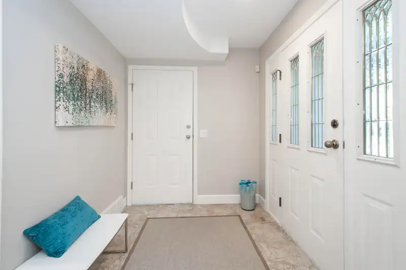37 1001 NORTHLANDS DRIVE - photo 4 of 38