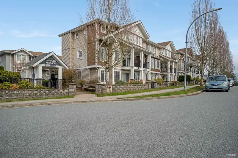 403 4025 NORFOLK STREET - photo 4 of 37
