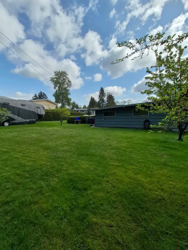 10587 138A STREET - photo 4 of 7