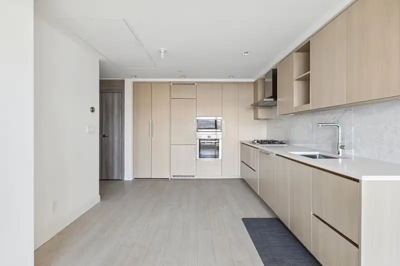 4106 4720 LOUGHEED HIGHWAY - photo 2 of 39