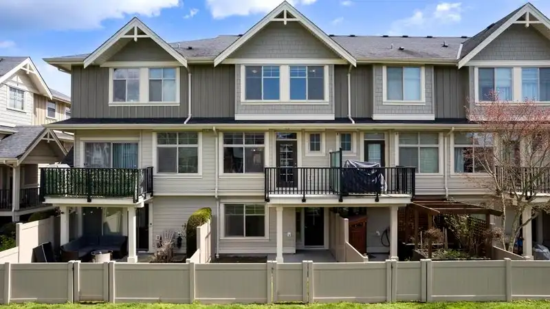 51 19525 73 AVENUE - photo 1 of 40