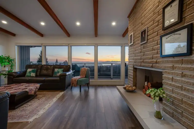 637 ALPINE COURT - photo 4 of 40