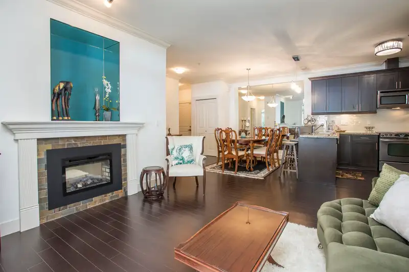 102 15368 17A AVENUE - photo 2 of 26