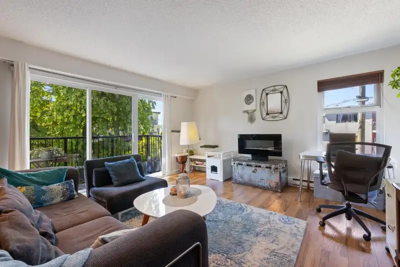 204 2244 MCGILL STREET - photo 1 of 32