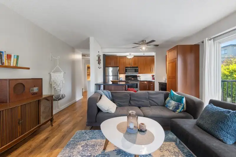 204 2244 MCGILL STREET - photo 3 of 32