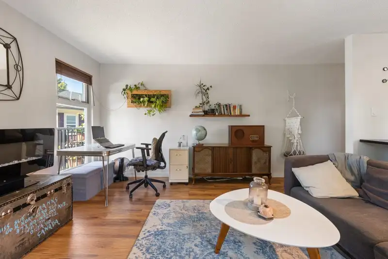 204 2244 MCGILL STREET - photo 4 of 32