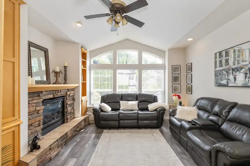 68 32777 CHILCOTIN DRIVE - photo 2 of 34