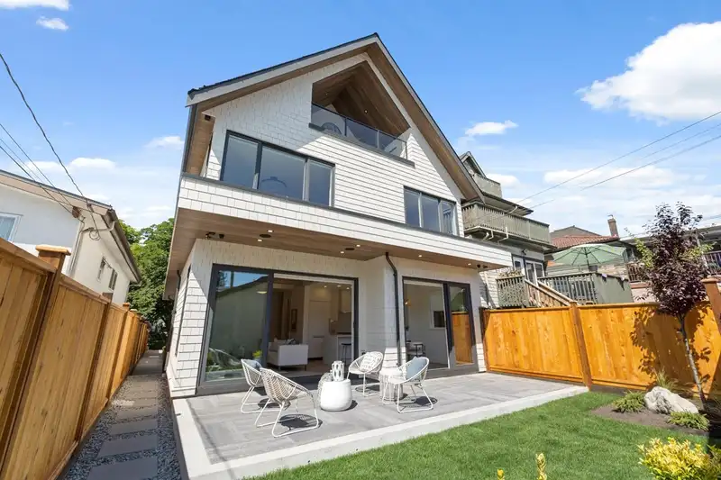 2 610 E 10TH AVENUE - photo 1 of 39