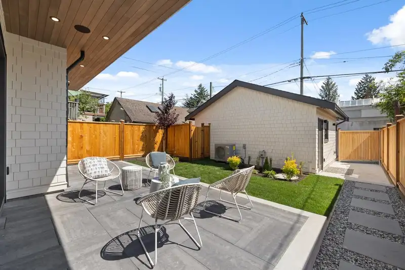 2 610 E 10TH AVENUE - photo 2 of 39