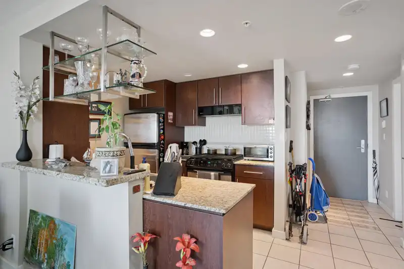 2307 455 BEACH CRESCENT - photo 2 of 23