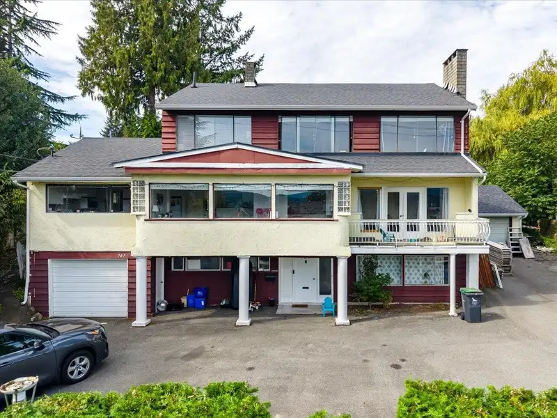 787 ROSLYN BOULEVARD - photo 1 of 39
