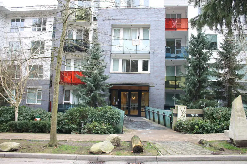 303 9250 UNIVERSITY HIGH STREET - photo 2 of 11