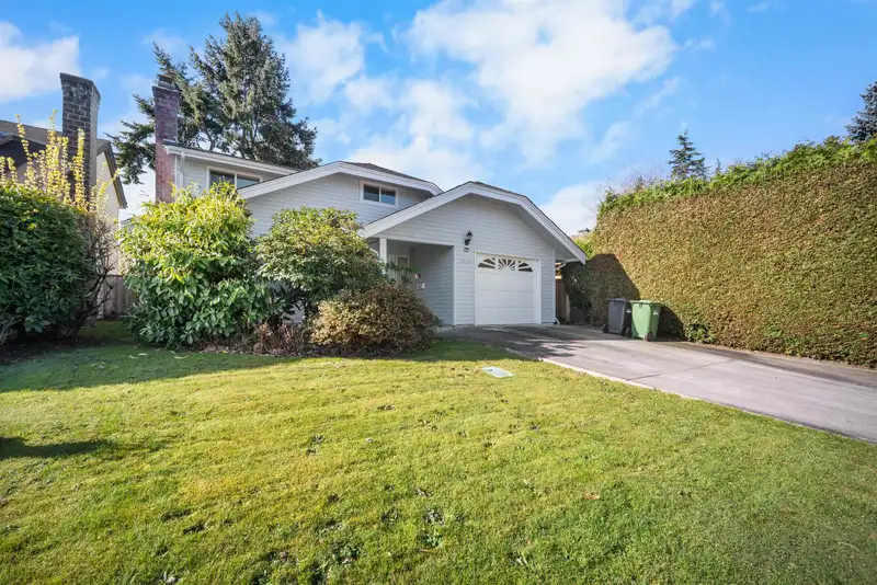 4340 TIFFIN CRESCENT - photo 1 of 34