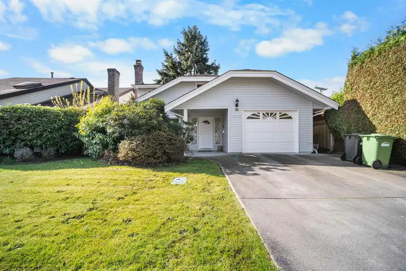 4340 TIFFIN CRESCENT - photo 2 of 34
