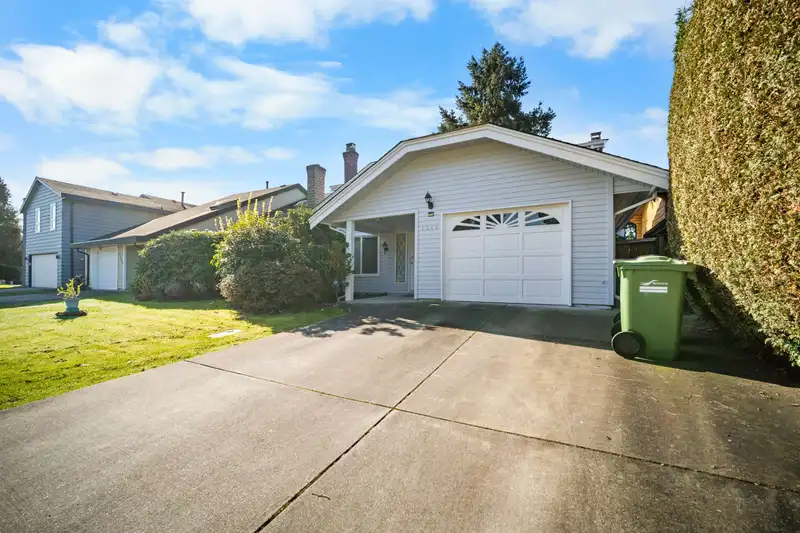 4340 TIFFIN CRESCENT - photo 3 of 34