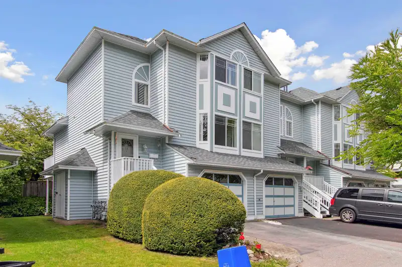13 15550 89 AVENUE - photo 2 of 29