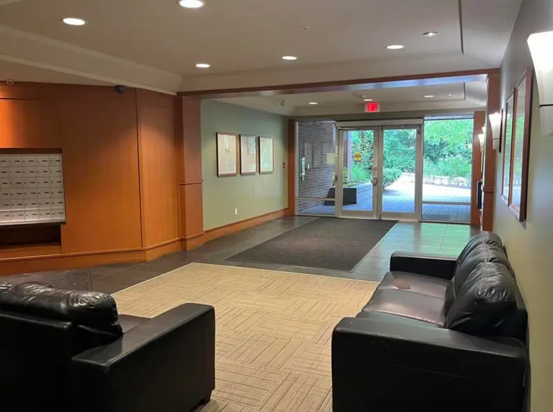 317 1633 MACKAY AVENUE - photo 3 of 22