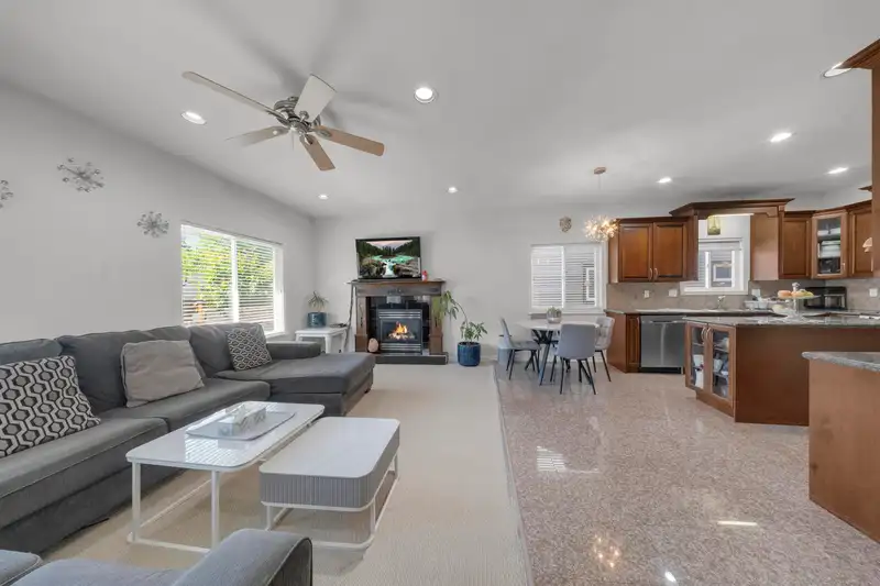 17460 64A AVENUE - photo 4 of 34