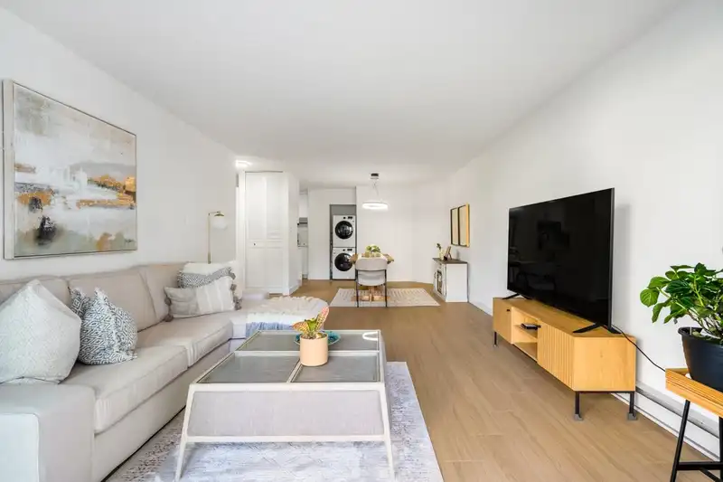 201 6455 WILLINGDON AVENUE - photo 4 of 36