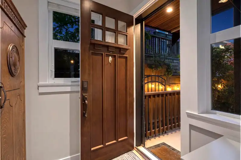 1020 E 13TH AVENUE - photo 3 of 40