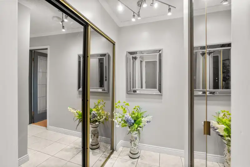 305 236 W 2ND STREET - photo 2 of 37