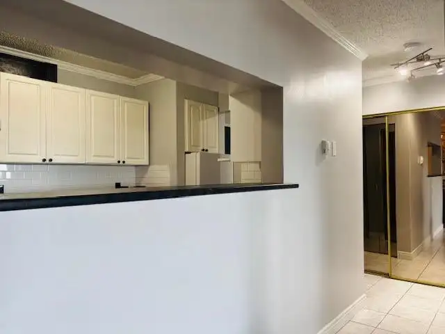 305 236 W 2ND STREET - photo 3 of 37