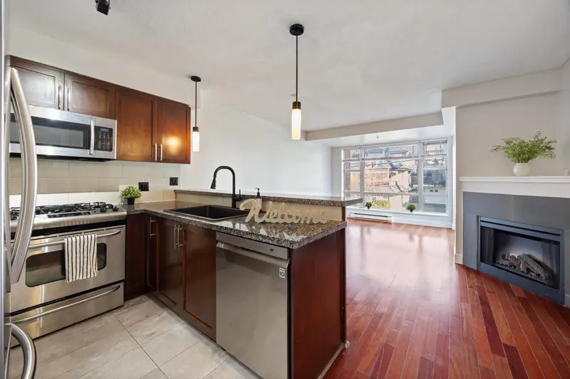 413 3811 HASTINGS STREET - photo 1 of 18