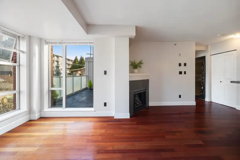 413 3811 HASTINGS STREET - photo 2 of 18