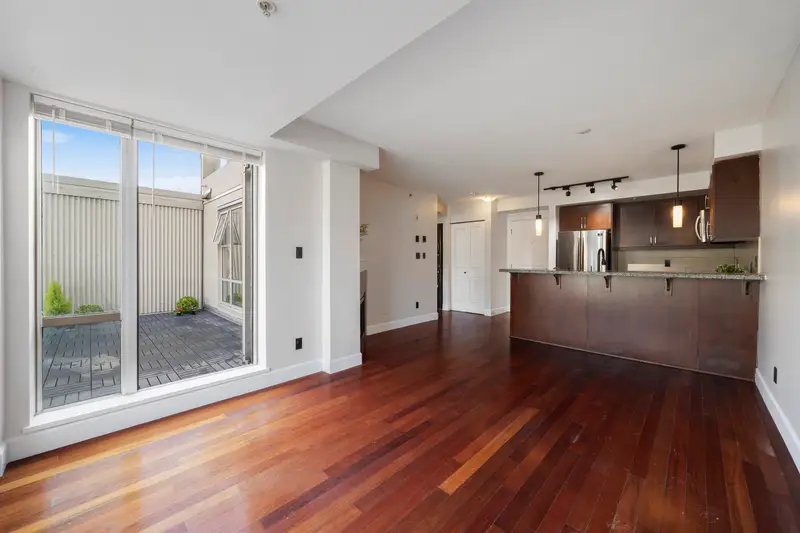 413 3811 HASTINGS STREET - photo 4 of 18