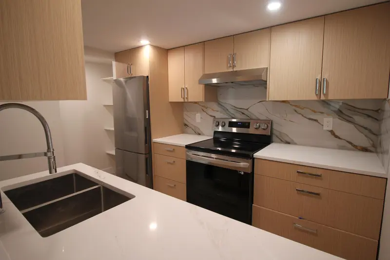 706 6595 BONSOR AVENUE - photo 1 of 6