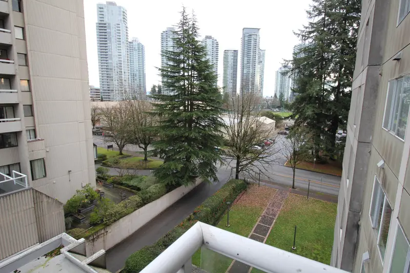 706 6595 BONSOR AVENUE - photo 4 of 6