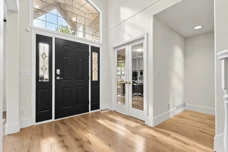 13739 58 AVENUE - photo 4 of 25