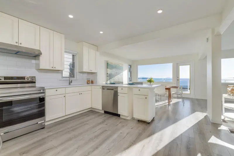 15152 VICTORIA AVENUE - photo 3 of 25