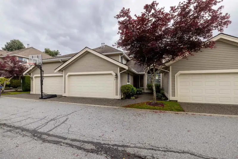 16 6380 121 STREET - photo 3 of 40