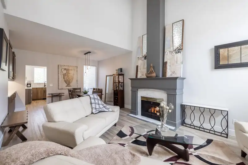 16 6380 121 STREET - photo 4 of 40