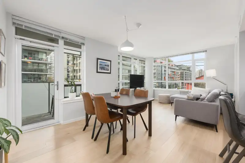 306 89 W 2ND AVENUE - photo 1 of 17