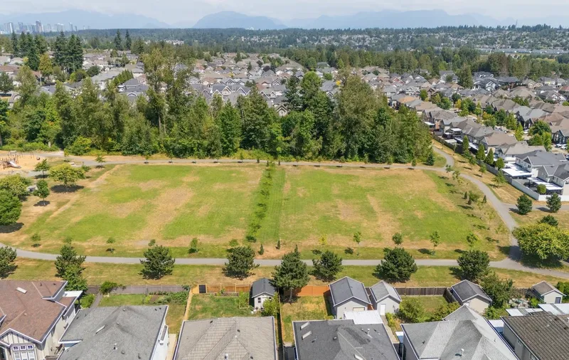 14850 69 AVENUE - photo 2 of 25