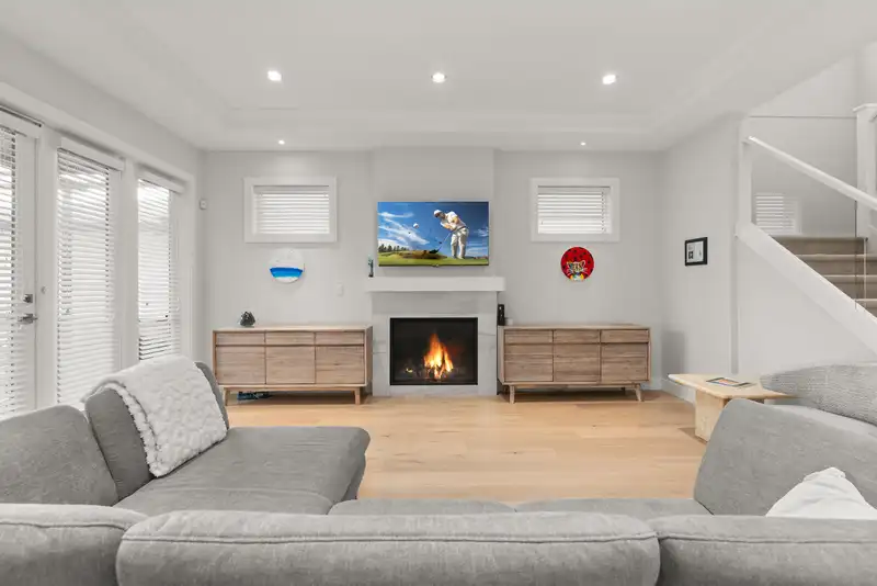 2538 164 STREET - photo 4 of 39
