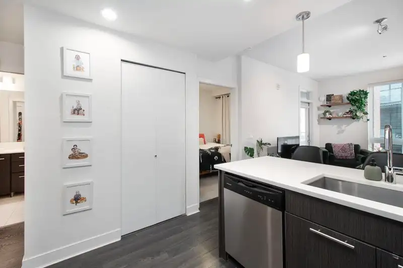 409 733 W 3RD STREET - photo 4 of 35