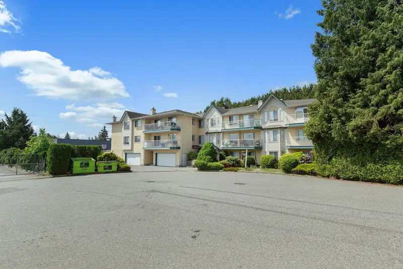 302 2567 VICTORIA STREET - photo 2 of 31