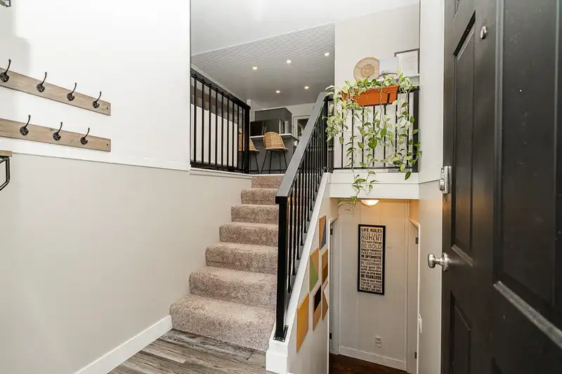 20327 44 AVENUE - photo 3 of 38