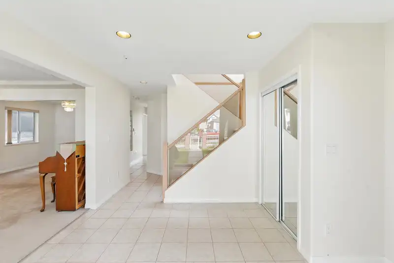 1952 E 37TH AVENUE - photo 3 of 40