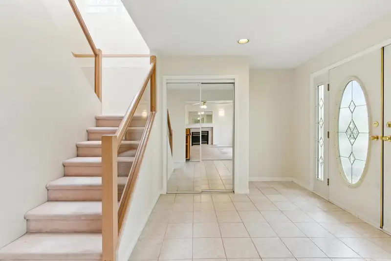 1952 E 37TH AVENUE - photo 4 of 40