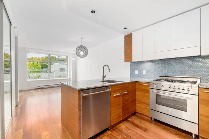 301 4375 W 10TH AVENUE - photo 1 of 12