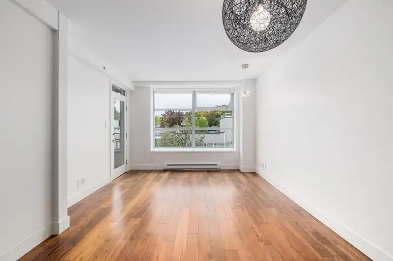 301 4375 W 10TH AVENUE - photo 2 of 12