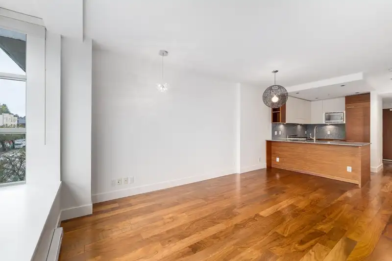 301 4375 W 10TH AVENUE - photo 4 of 12